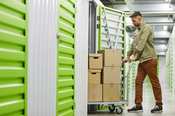 Libérez de l'espace : Les avantages incontournables des box de stockage pour les particuliers