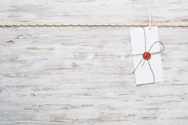 En quoi les enveloppes plastiques sont-elles une alternative intéressante ?